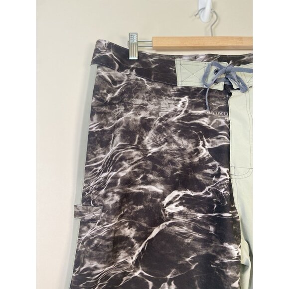 Huk Mens Elements Boardshorts Fishing Swim 30+ UPF Camo Mossy Oak Size 36 - Picture 3 of 10
